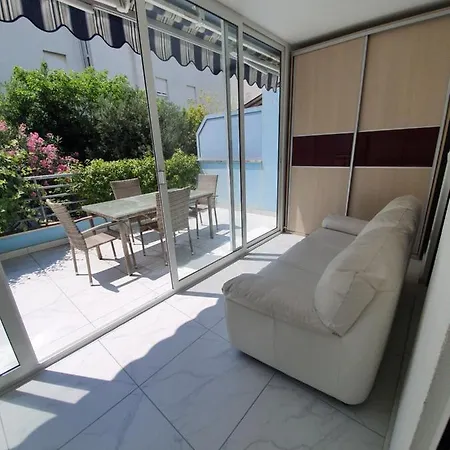 Apartment Diana Znjan *