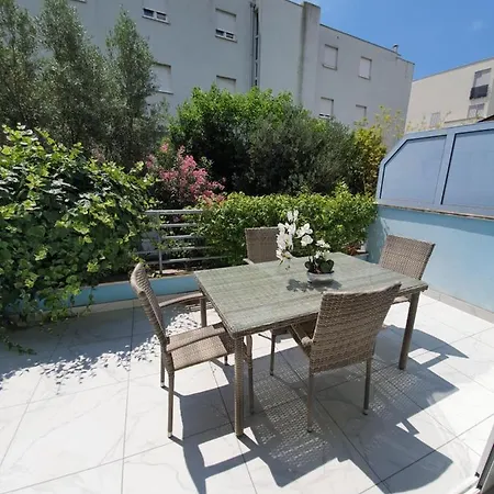 Апартаменты Diana Znjan Сплит