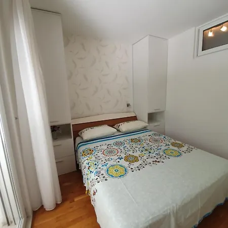 Apartment Diana Znjan *