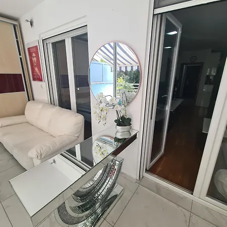 Apartment Diana Znjan *