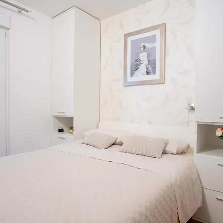 Appartement Diana Znjan Split